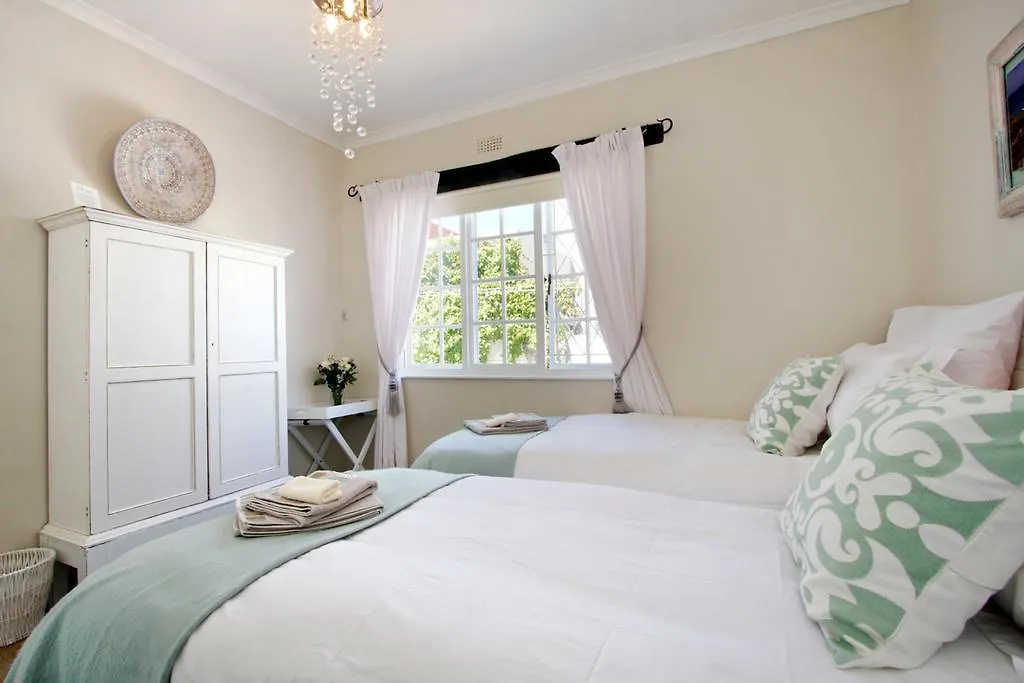 Hout Bay Beach Cottage 0*, Hout Bay