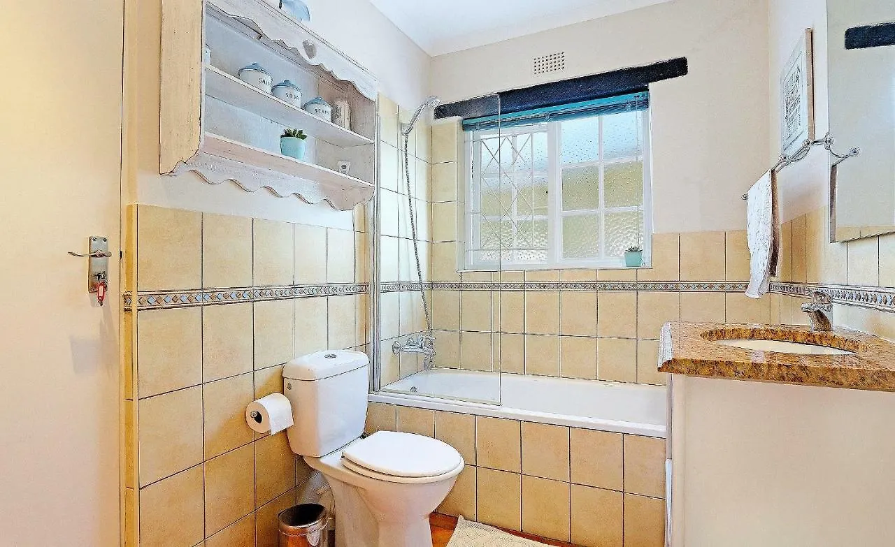 Hout Bay Beach Cottage 0*, Hout Bay